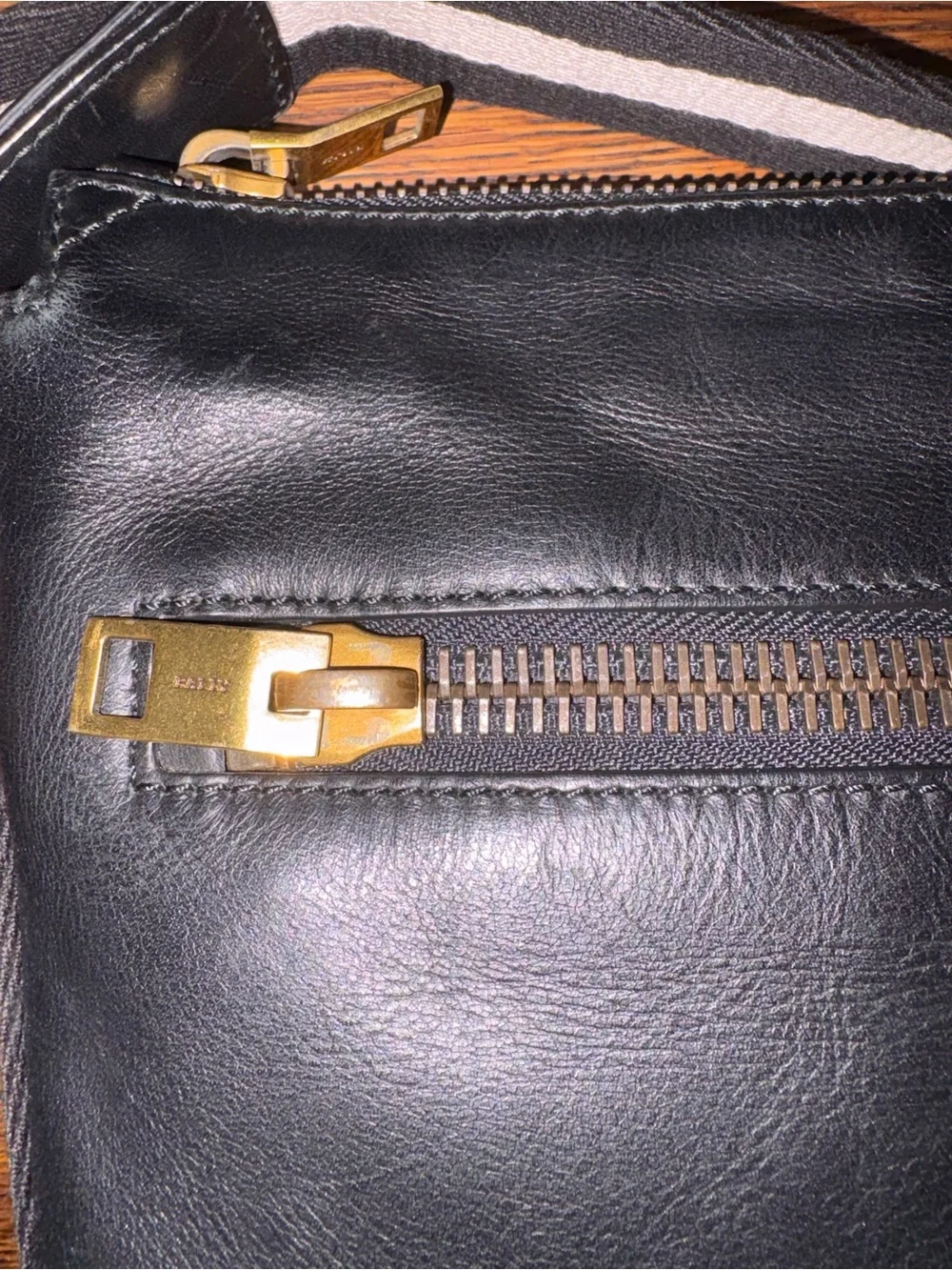 Bally Trainspotting Vintage Black Leather Crossbody Messenger Bag Grain Leather